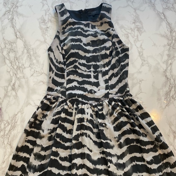 Guess Abstract Dye Sleeveless Tiered Dress Size 2 - Picture 3 of 6